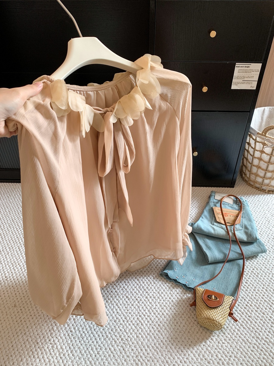 Women's French Petal Collar Tie Shirt 2026 Early Autumn Flared Sleeve Top - Image 2