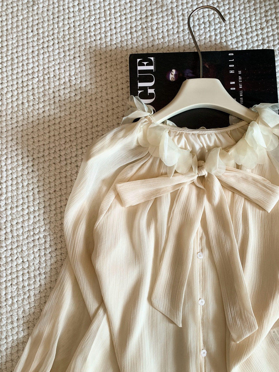 Women's French Petal Collar Tie Shirt 2026 Early Autumn Flared Sleeve Top - Image 4